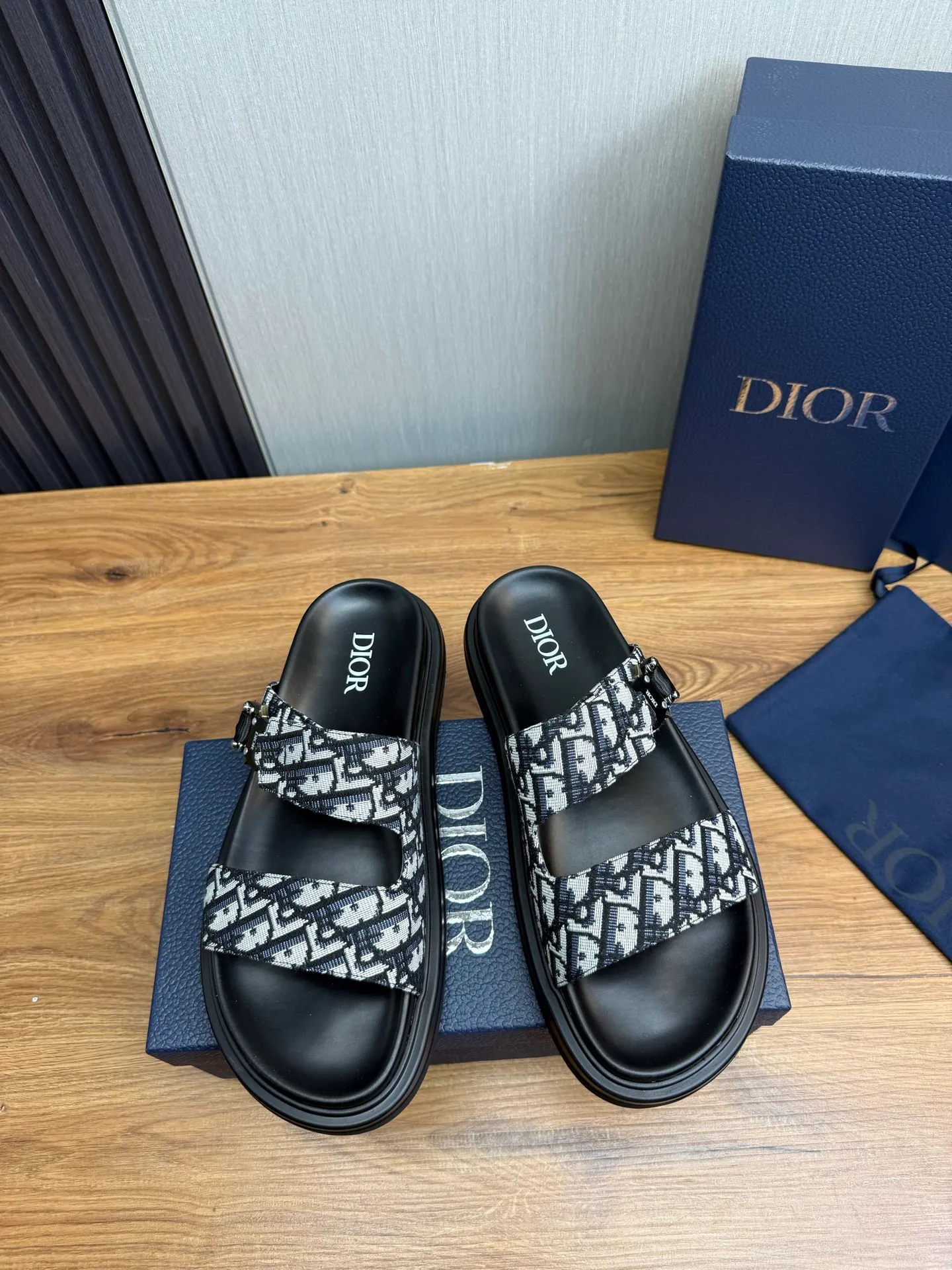Men's shoes 300💰 Dior. Men's slippers🩴 Official website 1:1 production 38-45 size 45 46 🉑️Customized original material shipped✅